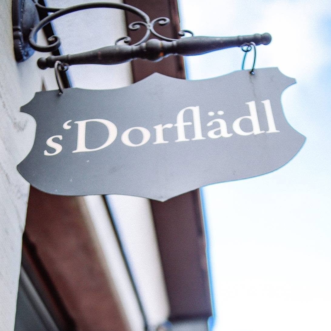 Das Ladenschild vom S'Dorflädl in Westheim